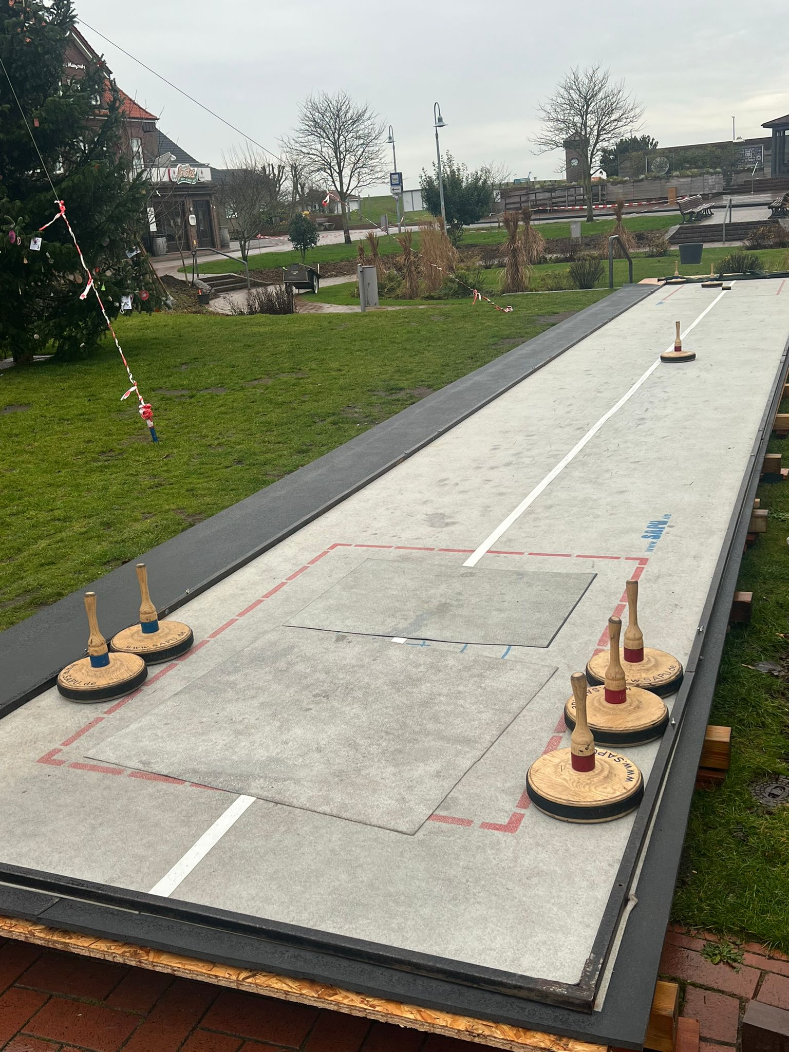 Eisstockbahn auf dem Kurplatz