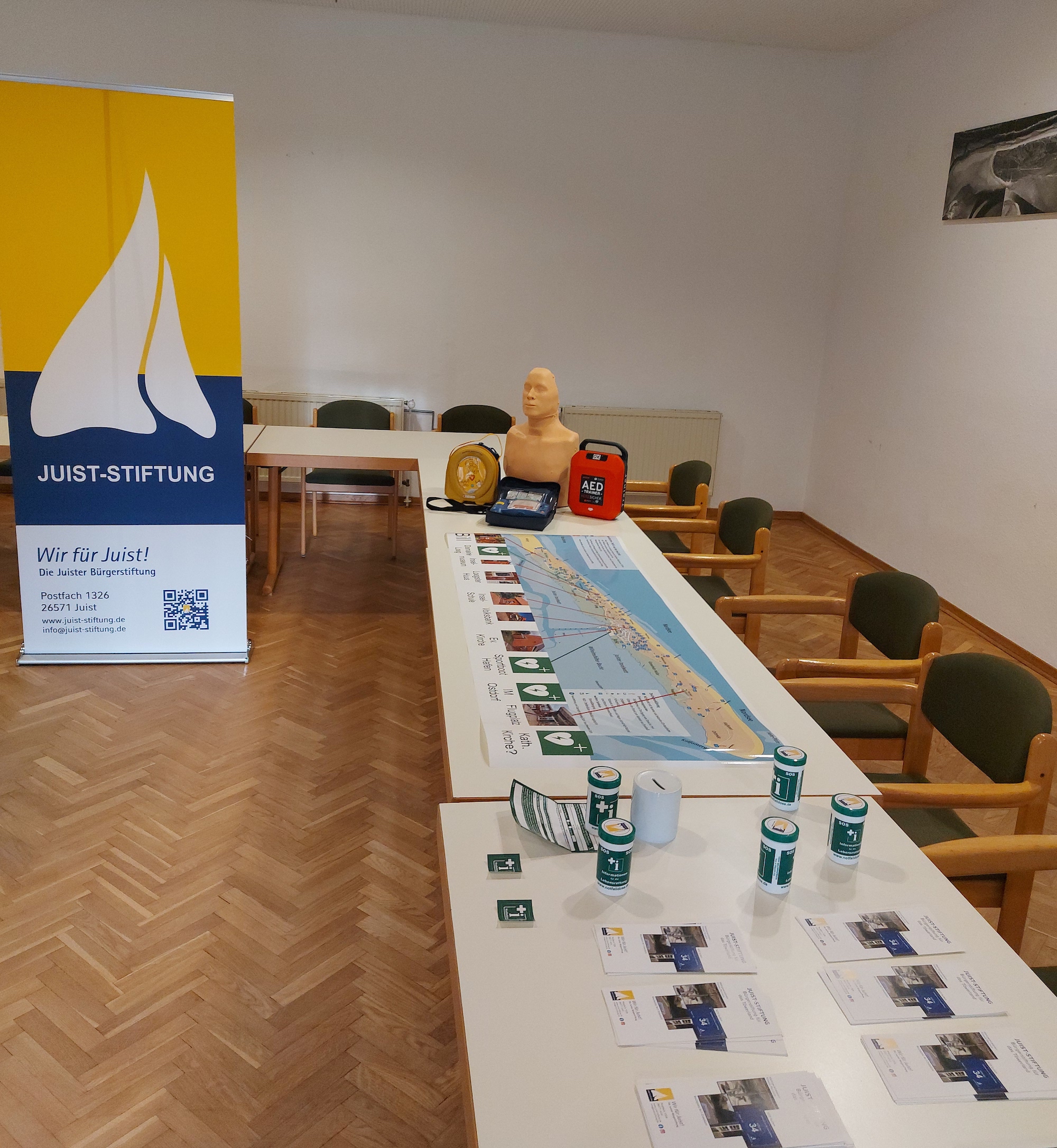 Vorbereiteter Seminarraum für die Herzsicher-Schulung